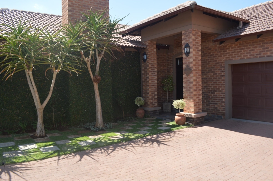 4 Bedroom Property for Sale in Wilkoppies North West